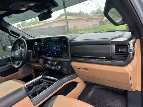 Used 2024 Ford F450 Lariat w/ Chrome Package AWD/4WD image 18