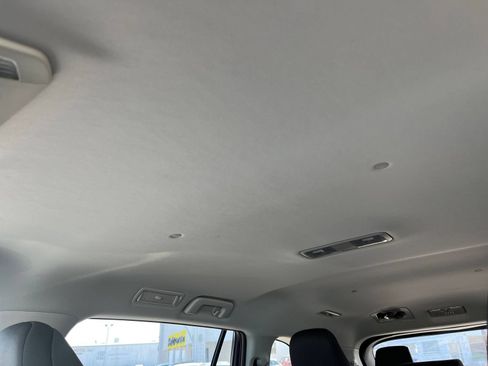 Used 2025 Toyota Highlander LE FWD image 32