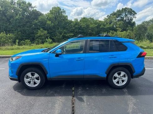 Used 2019 Toyota RAV4 LE w/ Carpet Mat Package AWD/4WD image 6