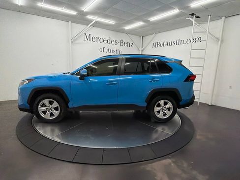 Used 2020 Toyota RAV4 XLE w/ Convenience Package FWD image 3