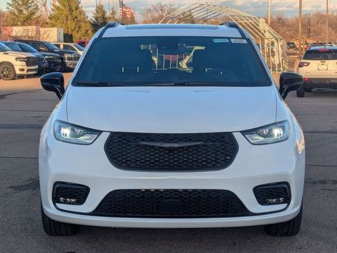 New 2026 Chrysler Pacifica Select image 8