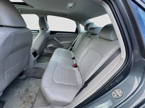 Used 2015 Volkswagen Passat TDI SE FWD image 26