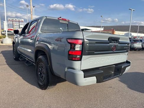 Certified 2025 Nissan Frontier PRO-4X image 7