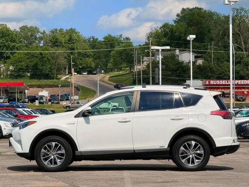 Used 2018 Toyota RAV4 XLE w/ Convenience Package AWD/4WD image 5