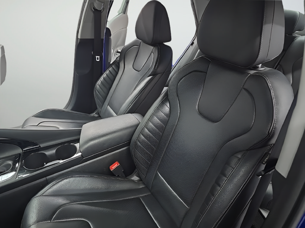 Certified 2025 Hyundai Elantra Limited FWD image 14