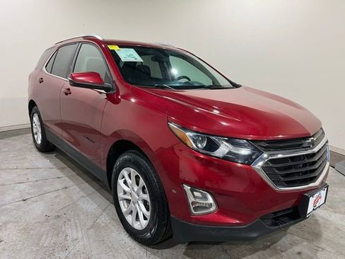 Used 2018 Chevrolet Equinox LT w/ Sun & Infotainment Package image 2