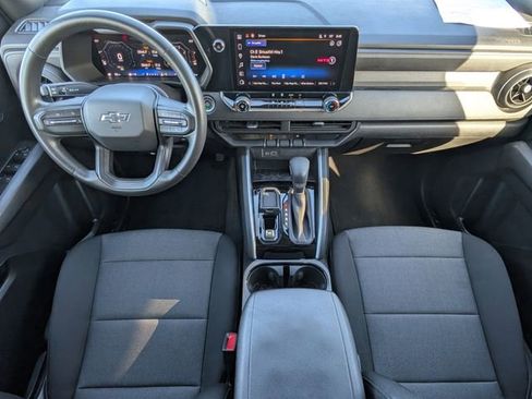 Used 2025 Chevrolet Colorado W/T RWD image 5
