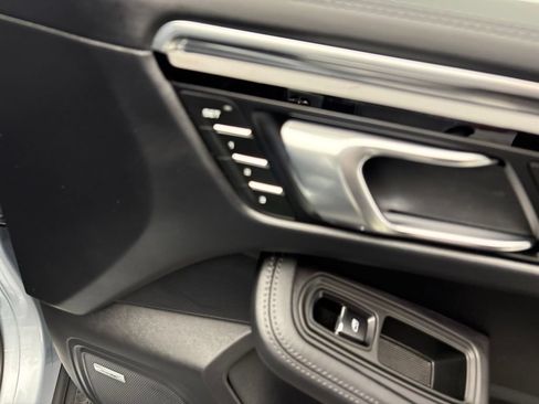 Certified 2024 Porsche Macan AWD/4WD image 24