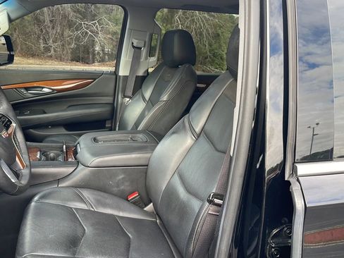 Used 2017 Cadillac Escalade ESV Premium Luxury image 24