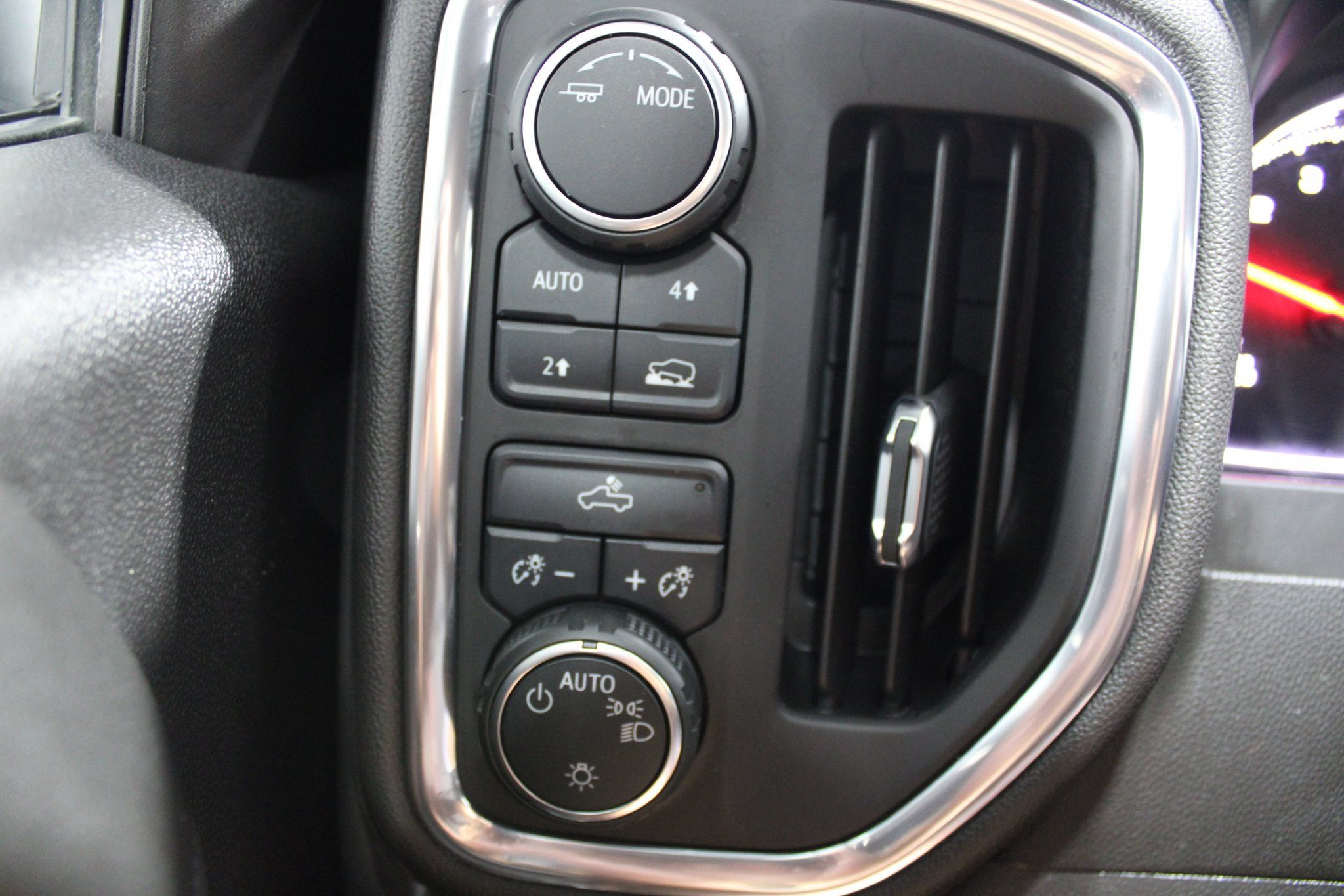 Used 2021 Chevrolet Silverado 1500 LT AWD/4WD image 41
