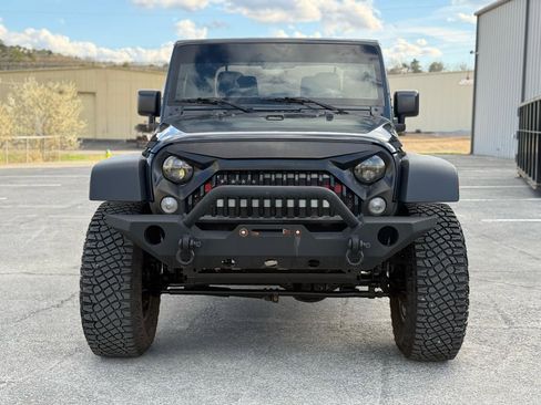 Used 2017 Jeep Wrangler Sport AWD/4WD image 2