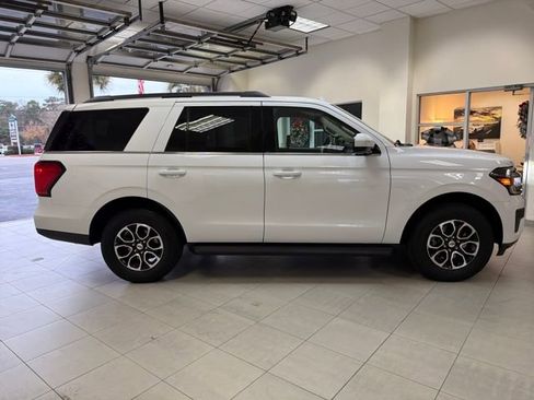 Used 2024 Ford Expedition XLT image 9