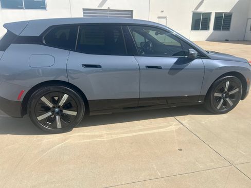 Used 2024 BMW iX xDrive50 w/ Premium Package AWD/4WD image 12