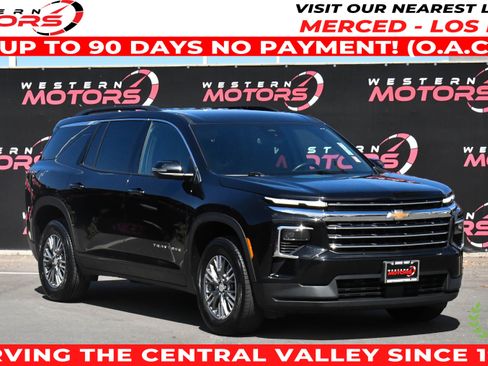 Used 2024 Chevrolet Traverse LT FWD image 1