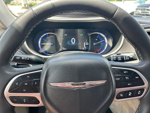 Used 2023 Chrysler Pacifica Touring-L FWD image 23