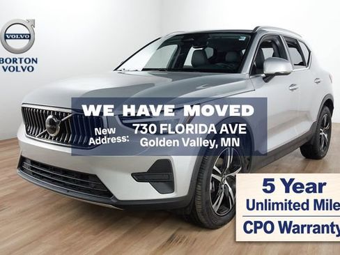 Used 2025 Volvo XC40 B5 Core image 1