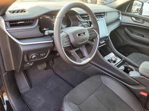 New 2025 Jeep Grand Cherokee Altitude image 17