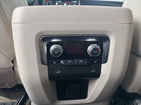 Used 2022 GMC Yukon XL Denali image 40