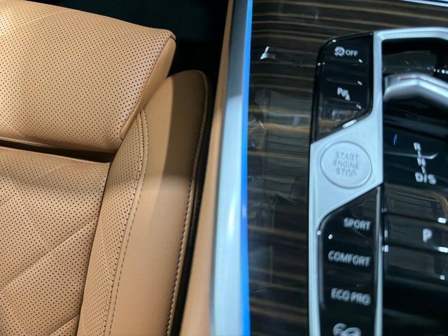 Used 2026 BMW X7 xDrive40i AWD/4WD image 42