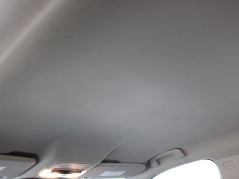 Used 2023 Nissan Rogue S AWD/4WD image 18