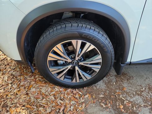 Certified 2023 Nissan Rogue SV FWD image 5