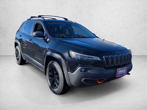 Used 2019 Jeep Cherokee Trailhawk image 3