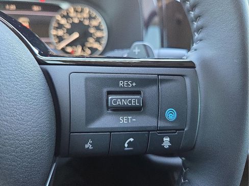 Used 2025 Nissan Pathfinder SL image 19