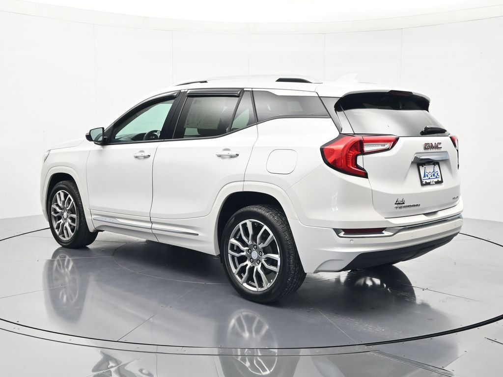 Used 2024 GMC Terrain Denali w/ Denali Premium Package AWD/4WD image 7