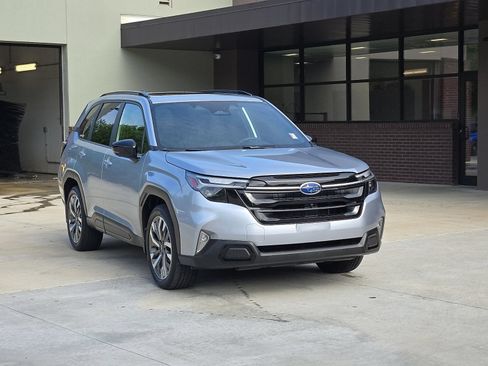 Certified 2025 Subaru Forester Touring AWD/4WD image 1
