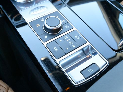 Used 2019 Land Rover Discovery HSE image 29