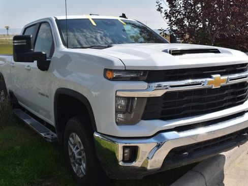 Used 2025 Chevrolet Silverado 2500 LT w/ Convenience Package AWD/4WD image 3