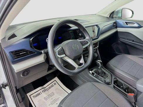 Used 2023 Volkswagen Taos SE w/ Panoramic Sunroof Package AWD/4WD image 9