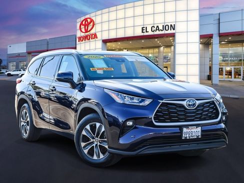 Used 2020 Toyota Highlander XLE AWD/4WD image 1