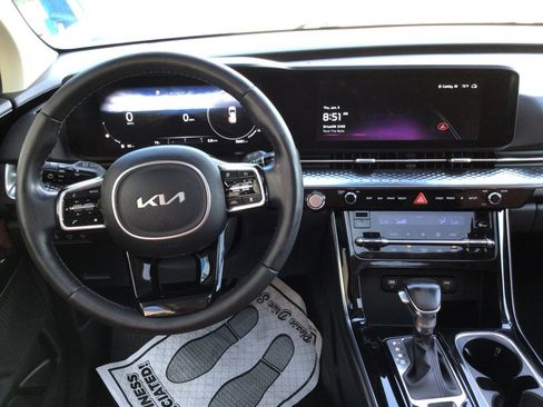 Used 2023 Kia Carnival SX Prestige FWD image 3