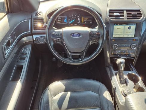 Used 2018 Ford Explorer XLT w/ Equipment Group 202A AWD/4WD image 12