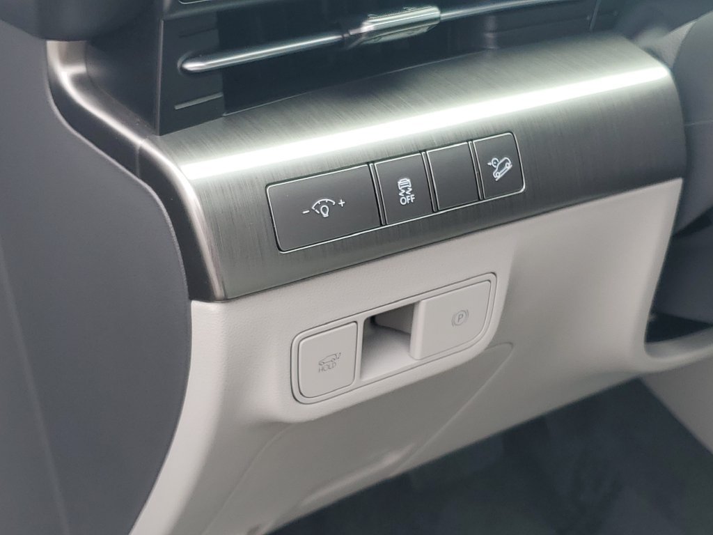 Used 2024 Hyundai Kona Limited FWD image 12