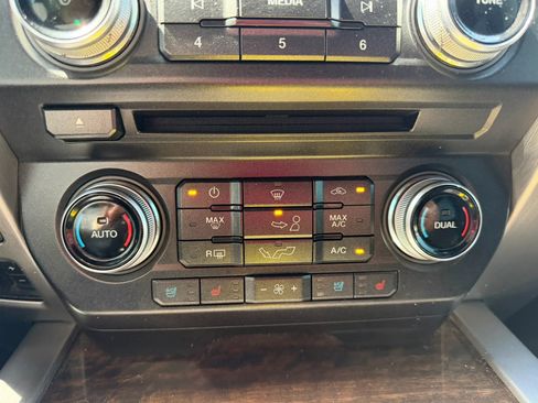 Used 2017 Ford F150 Platinum w/ Technology Package image 26