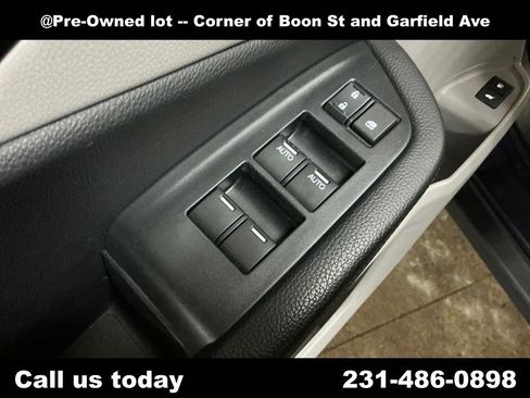 Used 2022 Honda Pilot Touring image 14