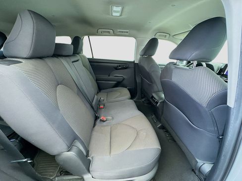 Used 2023 Toyota Highlander LE image 20