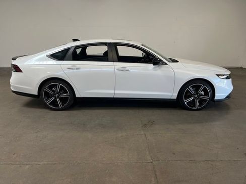 Used 2025 Honda Accord Sport image 2