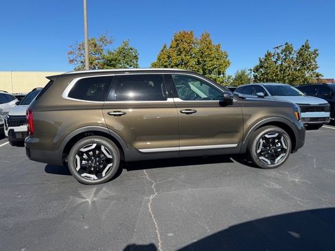 New 2025 Kia Telluride S image 2