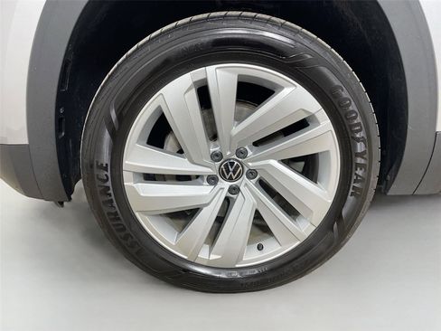 Used 2020 Volkswagen Atlas Cross Sport SE w/ Towing Package image 28