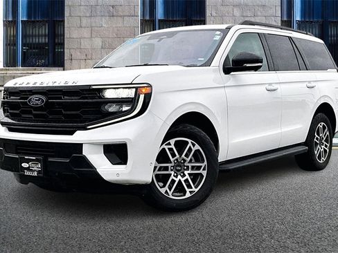 Certified 2025 Ford Expedition Active image 2