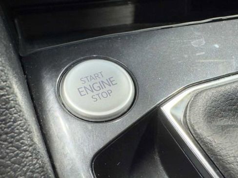 Used 2022 Volkswagen Tiguan SE image 25