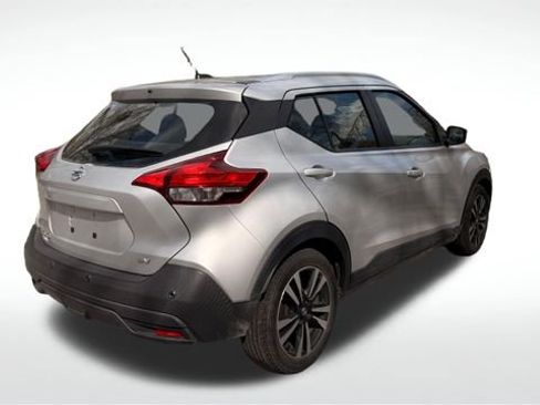 Used 2020 Nissan Kicks SV image 9