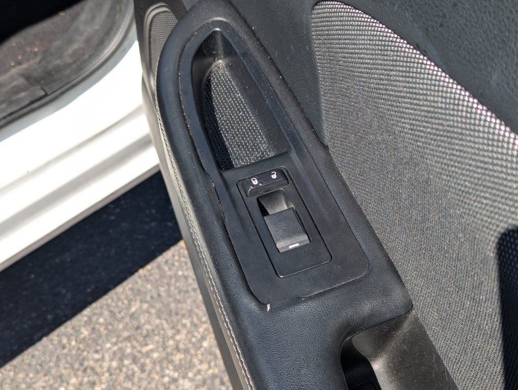 Used 2014 Dodge Avenger SE FWD image 31