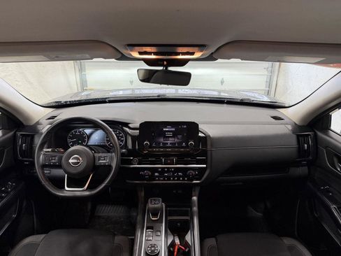 Used 2022 Nissan Pathfinder SV image 4