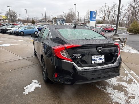 Used 2017 Honda Civic Touring image 4