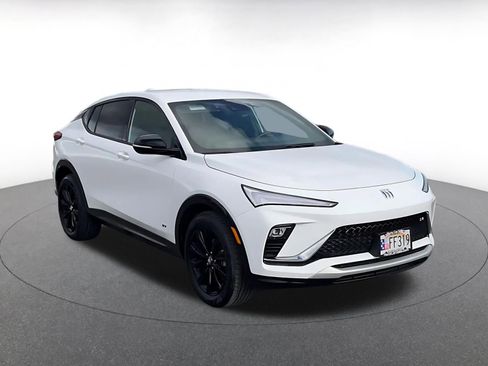 Used 2025 Buick Envista Sport Touring image 3