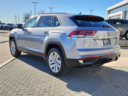 Certified 2022 Volkswagen Atlas Cross Sport SE image 2